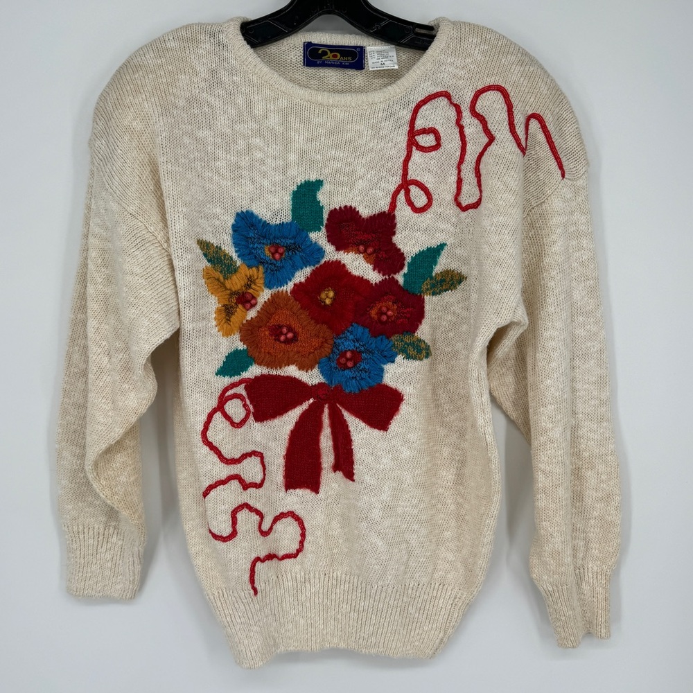 Vintage NWT embroidered floral bouquet knit sweater